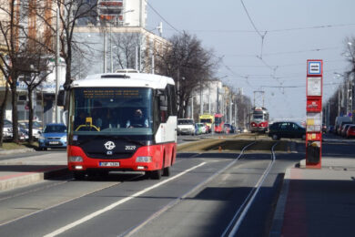 Stavba tramvajové trati na Dědinu v Praze 6 ovlivní i autobusovou linku 108.