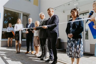 V pondělí 4. září byla slavnostně přestřižena páska k příležitosti dokončení stavby zbrusu nové mateřské školy na Praze 10 v Bajkalské ulici. 