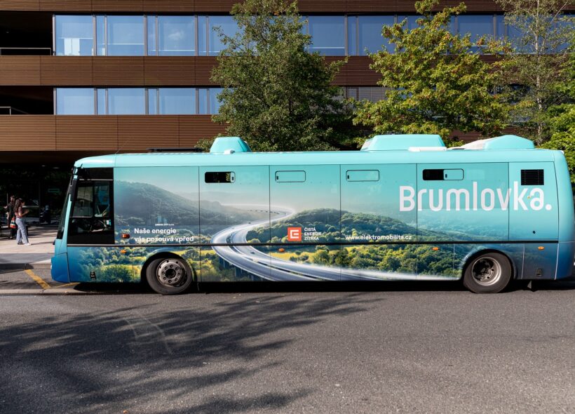 Elektrobusy jezdí na Brumlovce v novém slušivém designu.