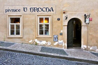 Nepříjemný incident proběhl minulý týden v restauraci U Hrocha na Malé Straně. Radnice Prahy 1 zásadně odmítá antisemitismus a jakékoliv jeho projevy nebude v žádném případě tolerovat.