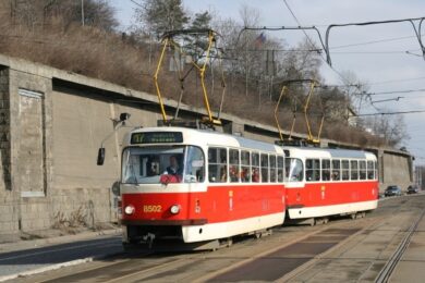 Nejvíce dopravní omezení na Nábřeží Edvarda Beneše postihnou tramvajovou linku 17.