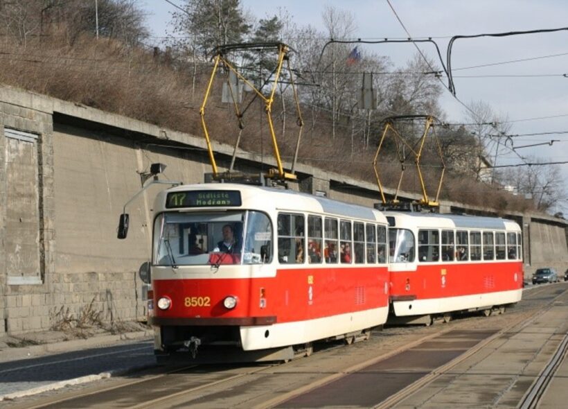 Nejvíce dopravní omezení na Nábřeží Edvarda Beneše postihnou tramvajovou linku 17.
