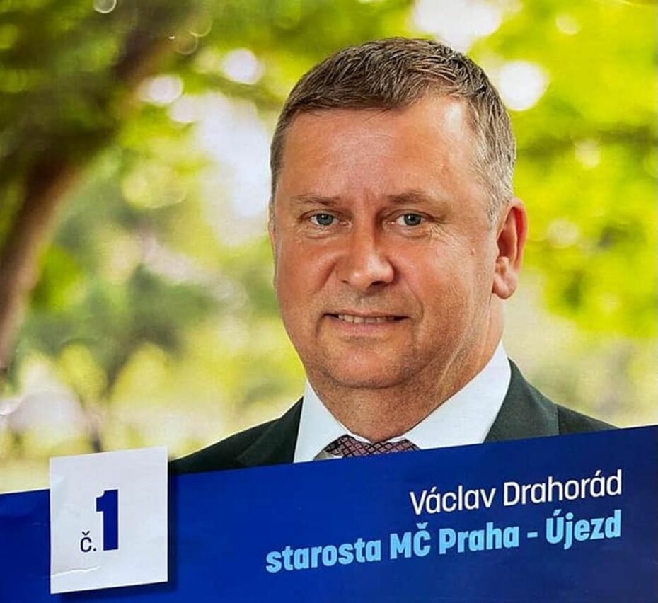 Starosta Újezda Václav Drahorád má strach ze zvýšení daně z nemovitosti. "Lidem se zase přihorší. Nesouhlasím s tím," uvedl starosta na sněmu.  