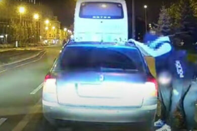 Dvacetiletý řidič na Praze 8 se „zviditelnil“ průjezdem zákazu vjezdu v Sokolovské ulici. 