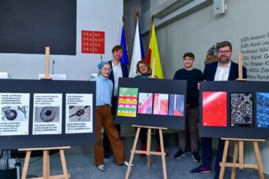 Hlavní město ve spolupráci s Vysokou školou uměleckoprůmyslovou v Praze (UMPRUM) vytvořilo pilotní projekt symbolicky nazvaný Praha očima stu­dentů. 