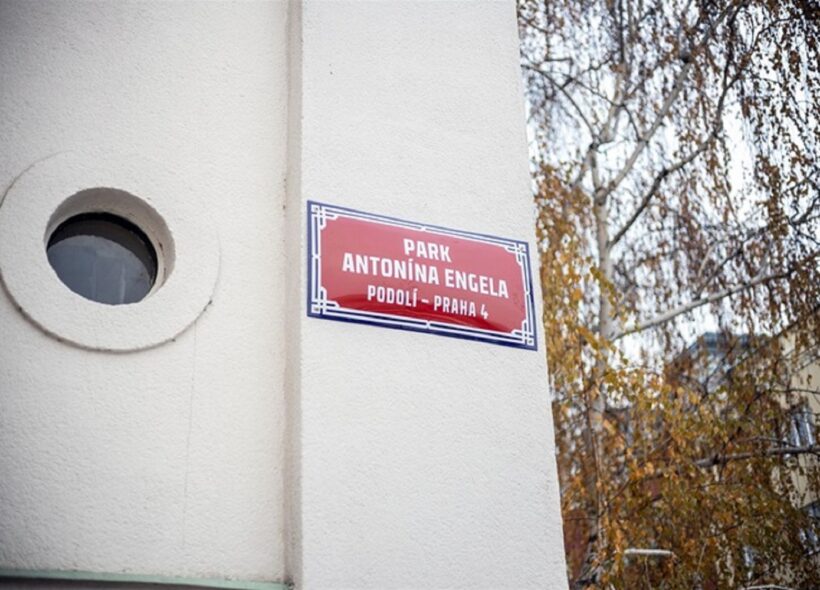 Zelené prostranství jižně od Podolské vodárny nese nově jméno proslulého architekta Antonína Engela. 