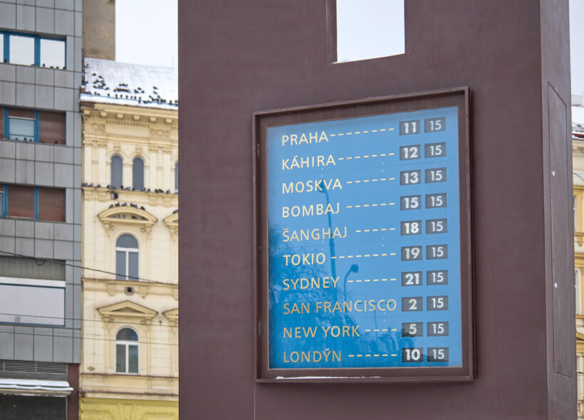 Unikátní dvanáctimetrové veřejné hodiny jsou po kompletní renovaci zpět na Florenci a znovu ukazují čas v Praze i desítce světových metropolí. 