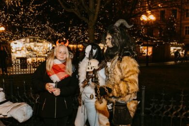 Mikuláš, čert a anděl se opět i letos objeví na Staroměstském náměstí.
