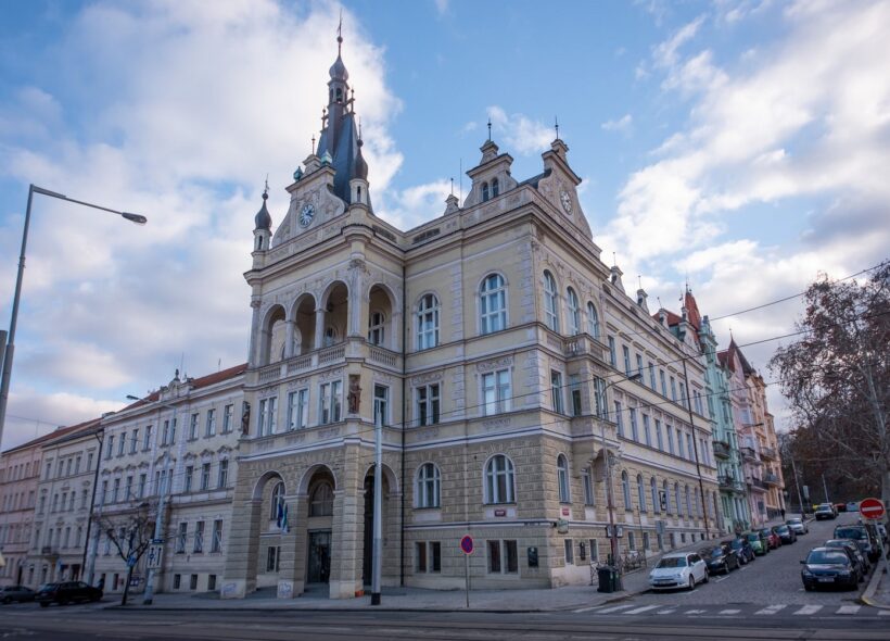 Historická budova nuselské radnice v Praze 4.