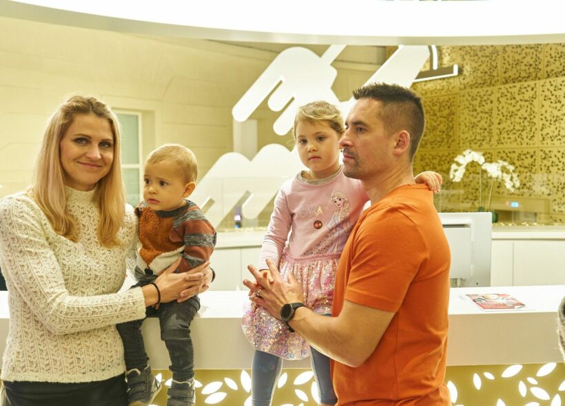Strom radosti podporují i známé osobnosti, například sportovci Lucie Šafářová a Tomáš Plekanec.