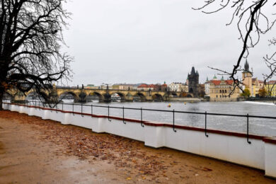 Praha 1 dokončila obnovu historické opěrné zdi v Odkolkovské zahradě, která je nedílnou součástí parku Kampa.
