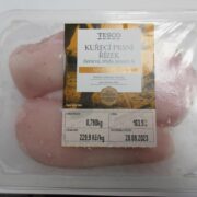 Otrávené ukrajinské kuřecí se salmonelou čekalo na zákazníky i v Tesco. Inspekce odhalila stejné i v Makro. 