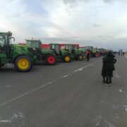 Protestní jízdy Chomutovem na hranice s Německem se účastnilo přes 120 traktorů. 