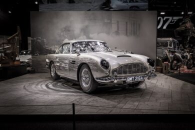 Na výstavě Bond in Motion budou vystaveny vozy Jamese Bonda, které se objevili v bondovkách. 