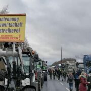 Traktory zcela Berlín zablokovaly. Přijelo jich přes 5000. Vláda nasadila 1200 policistů