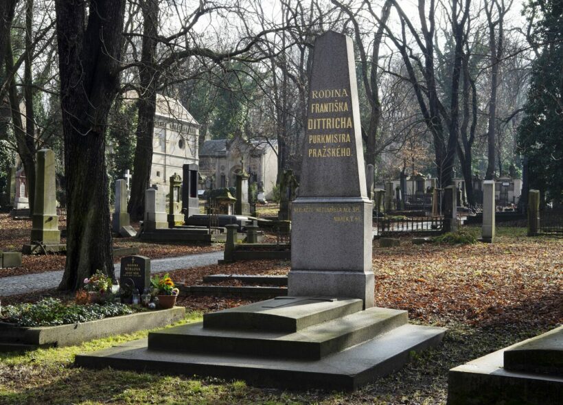 Hrob primátora Dittricha na Olšanských hřbitovech.