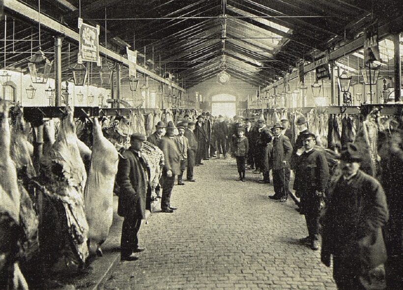 Pražská jatka v roce 1905 byla tržnicí drobného dobytka.