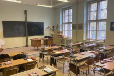 Nevyužívané prostory v bývalé základní škole na Havlíčkově náměstí posloužily na 4 hodiny jako školní třída ve filmu Bohdana Slámy s názvem Konec světa, který se odehrává v 60. letech minulého století. 