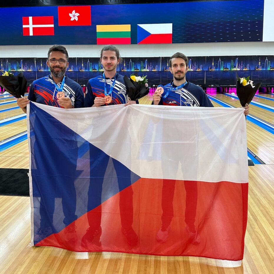 Jaroslav Lorenc vybojoval společně s Ondřejem Trojkem a Zdeňkem Minářem bronzovou medaili na Mistrovství světa ve trojicích a byli vyhlášeni jako nejlepší tým roku.