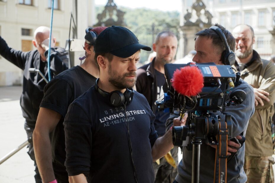 Scenárista a režisér filmu Vlny je zabrán do natáčení v každé chvíli.