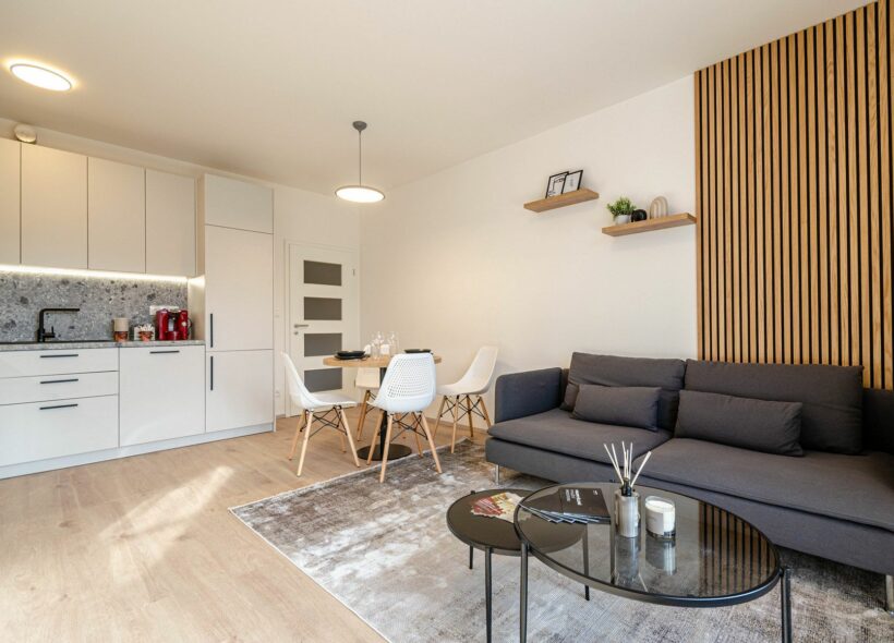 Celkem 302 bytových jednotek je v dispozicích 1+kk, 2+kk a 3+kk s podlahovými plochami od 24 m² do 99 m².