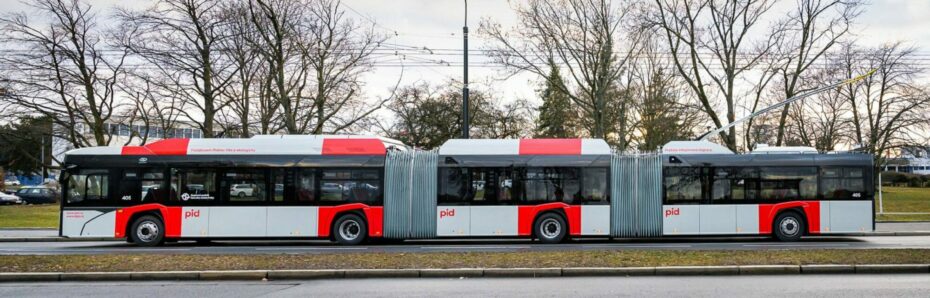 Tříčlánkový trolejbus Škoda-Solaris měří 24 metrů.