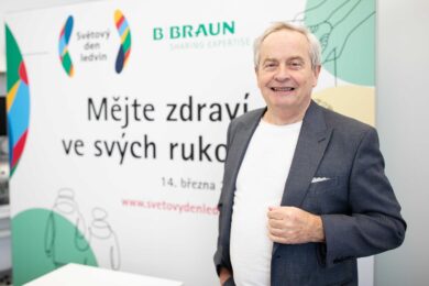 Letošním ambasadorem Světového dne ledvin je stále usměvavý Alexander Hemala, populární hlasatel České televize.