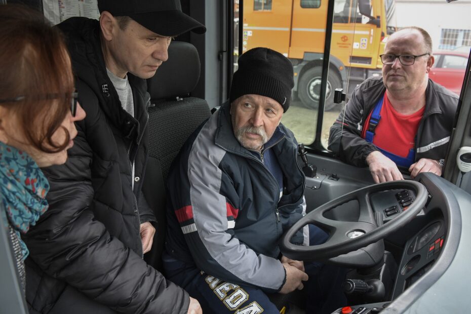 Předání autobusů pro Ukrajinu.