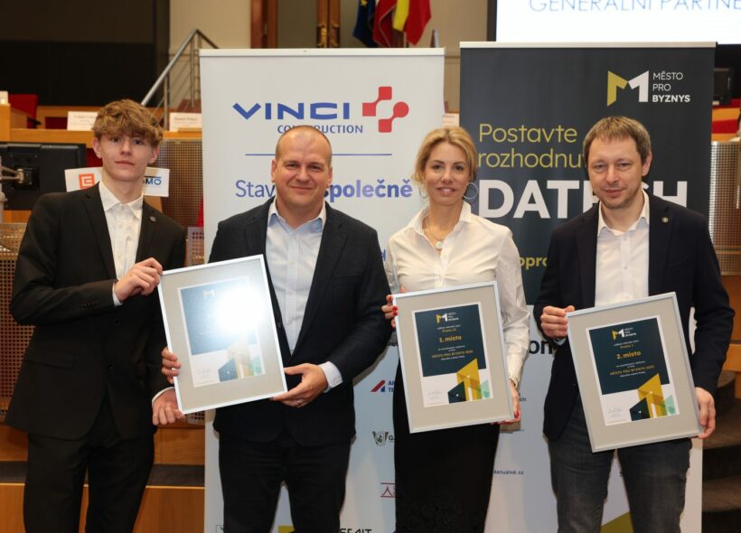 Zástupci oceněných pražských městských částí v 17. ročníku soutěže Město pro byznys.