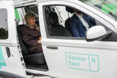 V Praze 6 se projekt Senior taxi od dubna rozroste o další vůz.