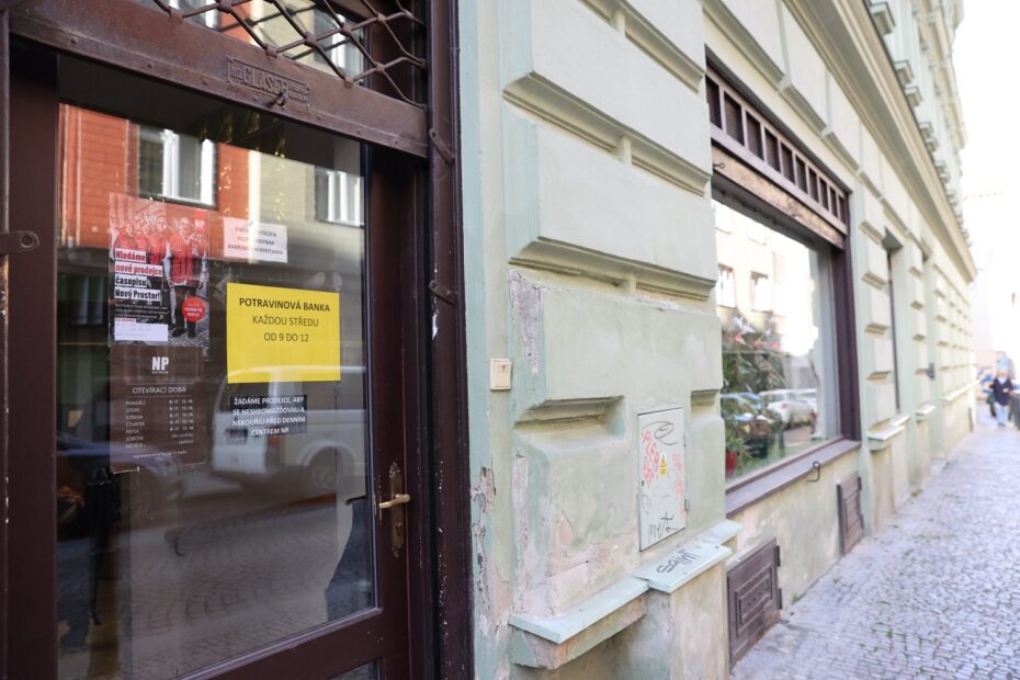 První pobočka Potravinové banky v Praze 1 sídlí v Řeznické 14. 