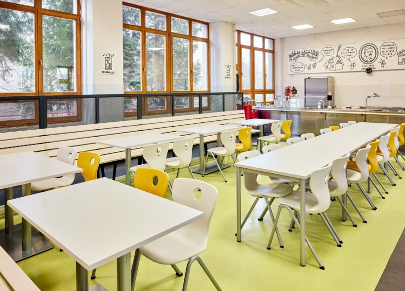 Příspěvková organizace Školní jídelna Praha 10 zajišťuje stravování i ve školní jídelně ZŠ Solidarita. 