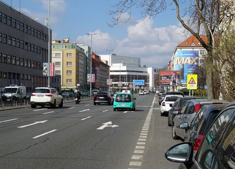 Provoz na magistrále v Praze 4 omezí po celý duben oprava komunikace v úseku Kongresová – Táborská ve směru do centra.