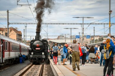V letošním Regionálním dnu železnice nebudou chybět jízdy parních a jiných historických vlaků. Děti se mohou těšit na tvořivé dílničky a spoustu další zábavy za přítomnosti slona Elfíka.