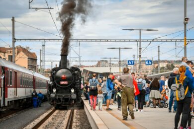 V letošním Regionálním dnu železnice nebudou chybět jízdy parních a jiných historických vlaků. Děti se mohou těšit na tvořivé dílničky a spoustu další zábavy za přítomnosti slona Elfíka.