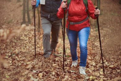 Sportovní aktivita Nordic Walking je vhodná jak pro děti, tak pro seniory a jak pro sportovce, tak také pro ostatní zájemce.