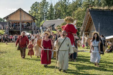 Projděte branou oppida a poznejte svět obyvatel starověké Evropy. Seznamte se s Kelty, Germány a Římany ze všech koutů Evropy a objevte jejich obydlí, starodávná řemesla i zbraně. 