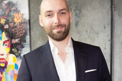 Kryštof Bartoš, finančník a investor, se po narození svých dětí rozhodl, že je naučí správným finančním návykům už od jejich útlého věku. 
