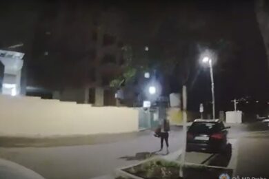 Rušitel nočního klidu v Praze 12 nejprve prohnal strážníky, a pak na místě zaplatil pokutu.