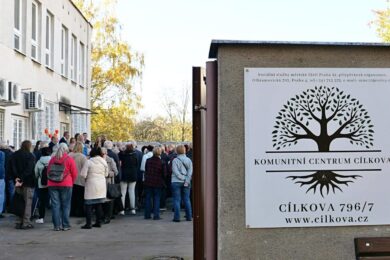 V Cílkově ulici slavnostně otevřeno nové komunitní centrum pro seniory, které vzniklo přestavbou prostor dříve využívaných jako detašované pracoviště městské části Prahy 12. 