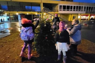 Radnice Prahy 4 může pomoci s vánoční výzdobou i pro váš vánoční stromek.