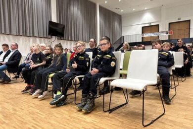 Před vánočními svátky se v multifunkčním sále radnice Praha-Cholupice konala slavnostní akce na počest mladých hasičů, jejich rodičů a vedení kolektivu.