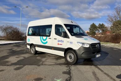 Služba mikrobusů na objednání pro zdravotně postižené zahájila testování nového elektromobilu Mercedes-Benz eSprinter Pro 320 Standard.