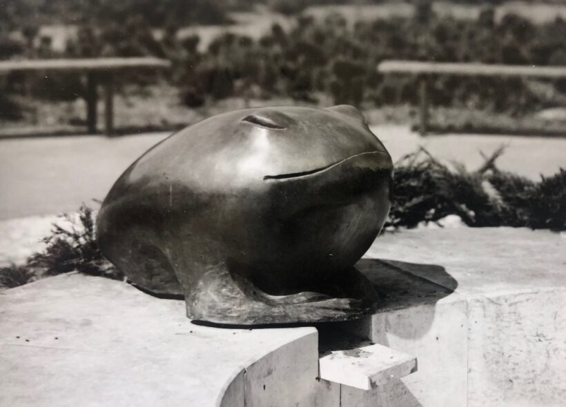 Socha žabáka se už brzy vrátí na fontánu v Ďáblicích.