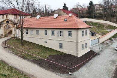 Po desetiletích chátrání se pražská usedlost Cibulka znovu otevírá veřejnosti. Zatím jen Domem zahradníka. 