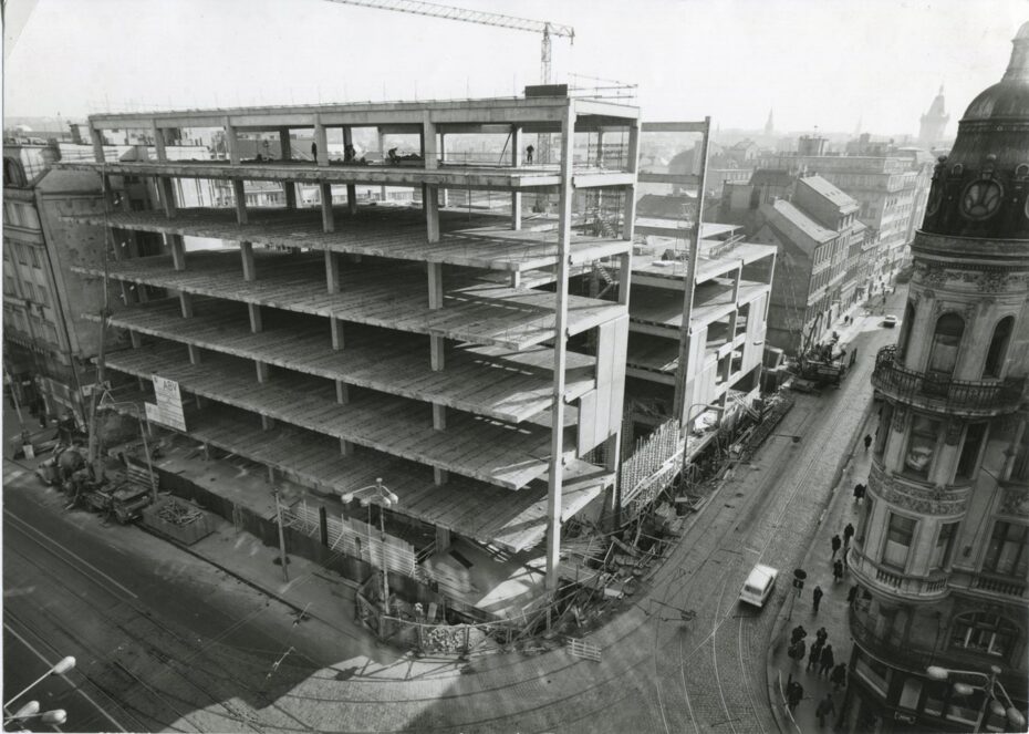 Výstavba obchodního domu Máj na začátku 70. let minulého století.