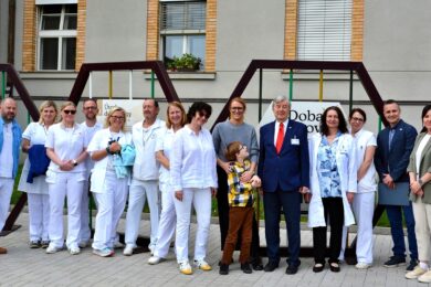 Fakultní Thomayerova nemocnice otevřela až do konce srpna interaktivní výstavu Doba genová, která poutavou formou přibližuje svět genetiky a diagnostiku vzácných genetických onemocnění u dětí.