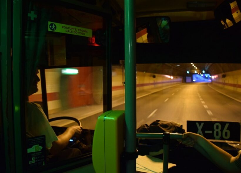 Radnice Prahy 5 žádá hlavní město a organizátora pražské MHD ROPID o zřízení nové autobusové linky mezi Prahou 5 a 6 přes Strahovský tunel a komplex Blanka.