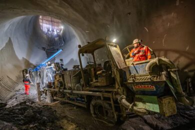 Jižní eskalátorový tunel na metru D.