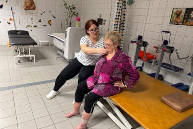 Zatímco běžná rehabilitace hrazená pojišťovnami často lidem s tělesným postižením nestačí, projekt Rehabilitace i pro další nabízí cílenou a dostupnou péči, která pomáhá zlepšovat jejich fyzickou i psychickou kondici. 